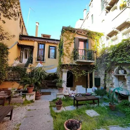 Naturalmente * Venice