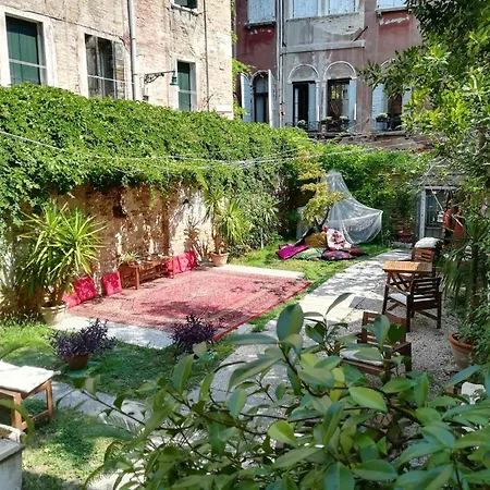 Naturalmente * Venice